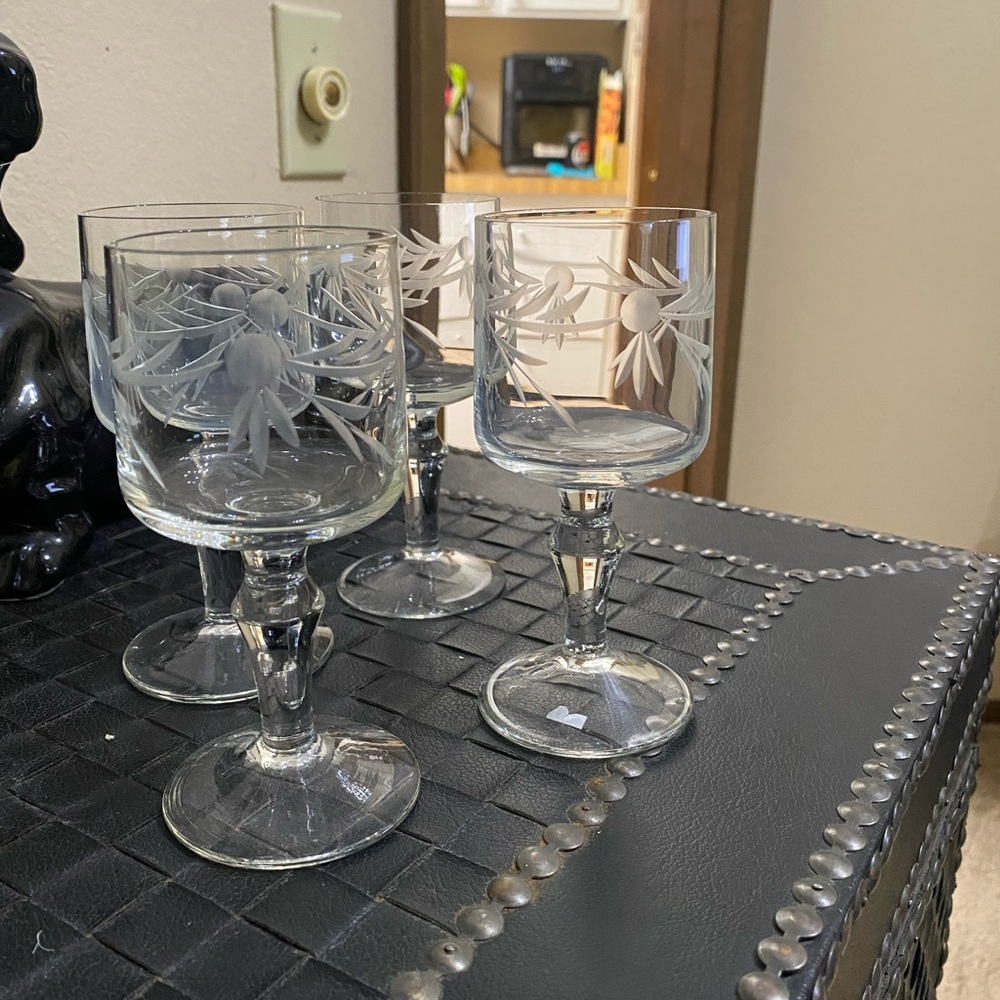 Vintage crystal Etched  port wine Goblets set of 4